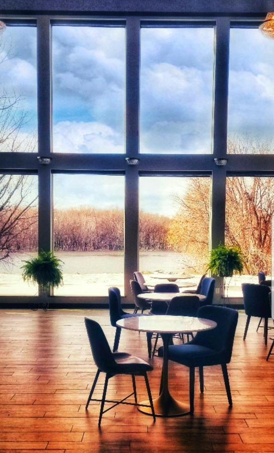 Waterfront Hotel 5*